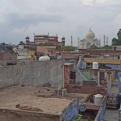 Auf der Dachterrasse lassen wir den Tag ausklingen.