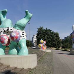 Nanas von Niki de Sainte-Phalle