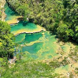 Blick vom Mirador auf Semuc Champey 🟢