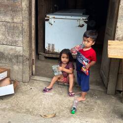 Kinder in Lanquin 🚸