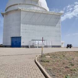 3,5-m-Teleskop (seit 1984). Es ist das größte Spiegelteleskop in Westeuropa