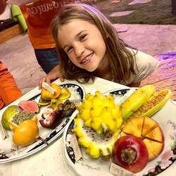 Dégustation de fruits locaux 🍈