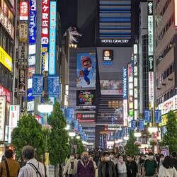 Godzilla (Gojira) à Shinjuku