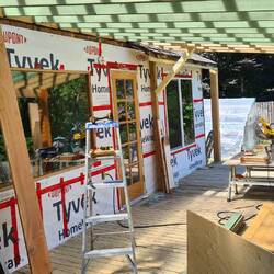 Hier fehlt die Wandverkleidung