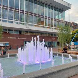 Wasserspiele vor dem Kulturpalast