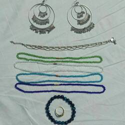 Erste Errungenschaften (neben Tüchern und Hose)....