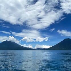 Der See isch umgä vo viele Vulkän🌋