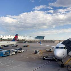 The distinctive roofline of the Jeppesen Terminal leaves no doubt that we are at DEN.