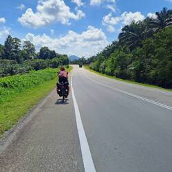 Radfahrerglück: Ein breiter Seitenstreifen und kaum Autos in Sicht