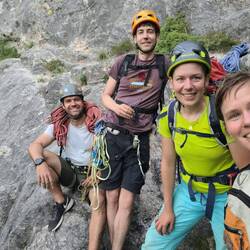Beautiful chance acquaintances figured out the approach and the rappel together