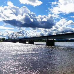 Brücke über dem Grenzfluss Torne älv