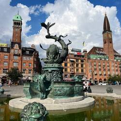 Fountain depictinb mythical dragon