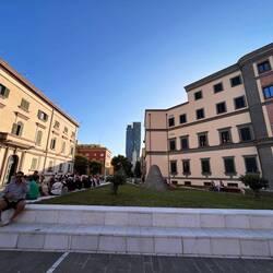 Transport- und Innenministerium - einige der wenigen historischen Gebäude (1920er)