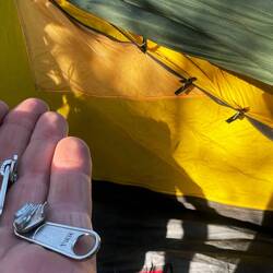 Anscheinend ist noch nicht genug bei mir kaputt gegangen. Jetzt ist auch noch das Zelt dran.