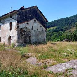Verlassenes Haus kurz nach Drobočnik