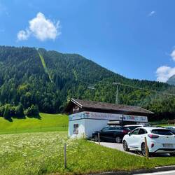 Die Fünfer-Gondelbahn brachte uns auf den Zwölferkopf