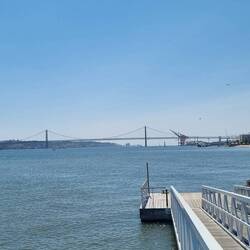 2.278 Meter lang ist die Ponte 25 de Abril in Lissabon, damit die drittlängste Hängebrücke der Welt