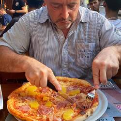 Zuerst in acht gleiche Teile schneiden