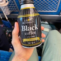 Es ist so heiss, dass man an den Automaten kalten Kaffee kaufen kann