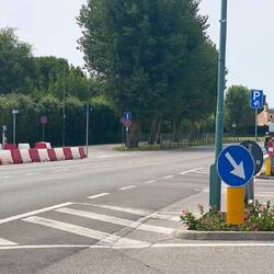 Dort ist die Strasse, welche zu unserem Lieblingscamping "Holiday" führte.