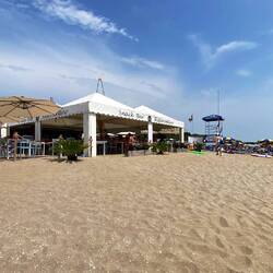 Tolle neue Strandbar beim Camping Europa