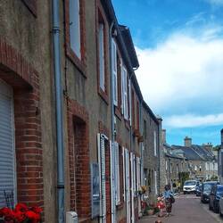 Barfleur ist wegen seiner Besucherinnen eines der schönsten Dörfer