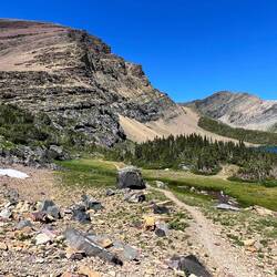 Hike along tge lakes