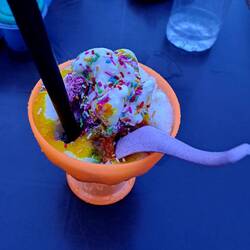 Der "lokale Drink" namens ABC entpuppte sich als Tutti-Frutti Eisbombe mit Maiskörnern