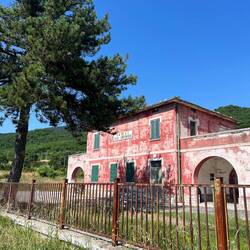 Gibt noch sehr viele dieser alten häuser der straßenmeistereien