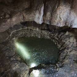 Glücksbrunnen in der Kristallhöhle