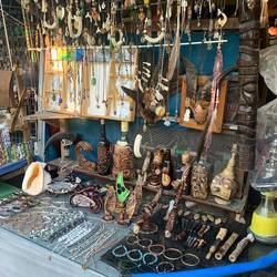 Verkaufen hier einfach mega viele Bongs😂