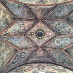 Torbogen am Ende der Karlsbrücke