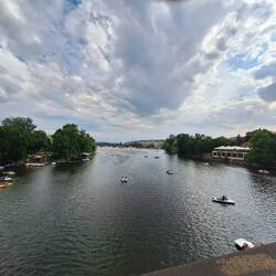 Moldau mit Schwellen und Schleusen