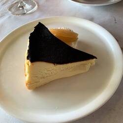 Basque cheesecake with pears