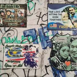 Beliebt bei Biker:innen: Foto-Sticker mit Schatzi und romantischem Spruch