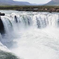 Godafoss - Wasserfall der Götter, Island ist bekannt für seine tosenden Wasserfälle