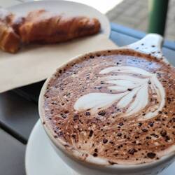 Meine kunstvoll dekorierte heisse Schokolade