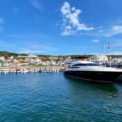 ...etwas übertrieben diese Yacht. Oder?