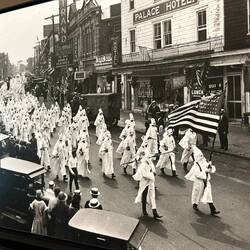 KKK against the Aliens = Immigrants
