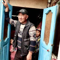 Die ersten Regenschauer. Ich stellte mich an einer Hütte für eine halbe Stunde unter.