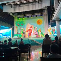 Show mit ganz vill Plüschkostüm 😂