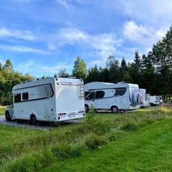 An den 6 Tagen hier hat es 3 Tage viel geregnet, die Sauna half. Pro Nacht 250 Sk, voll okay