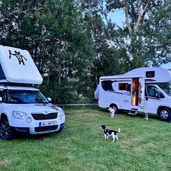 Am Meer war alles voll, so standrn wir 1 Nacht am Campingplatz von Vitlycke. 450 Sk echt teuer.