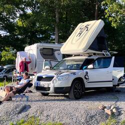 Camping Stenu gsögardrn kurz vor Tjörn. 400 die Nacht. Sind für 3 Tage hier