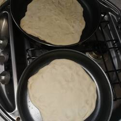 Pizzateig beidseitig backen