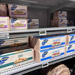 Der 1. Besuch im Supermarkt- krass viel Knäckebrot. Preise waren nicht extrem viel teuerer als bei