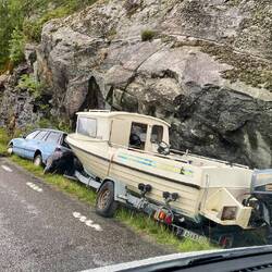 Die Straßen sind teilweise sehr schmal. Da hatte jemand Pech 😢
