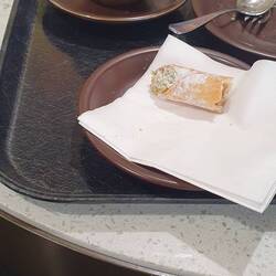 Lieber noch einen zweiten Kaffee mit Pistazien Rolle