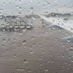 Der Flughafen Hannover hat die Abfertigung wegen Wetter pausiert.