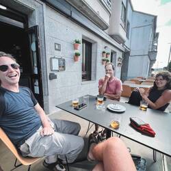 Belohnungscerveza bei Ankunft - Lawkin David Sabrina bestens gelaunt